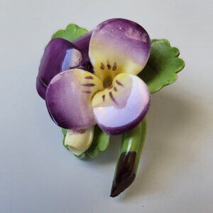 VINTAGE CARA CHINA BROOCH